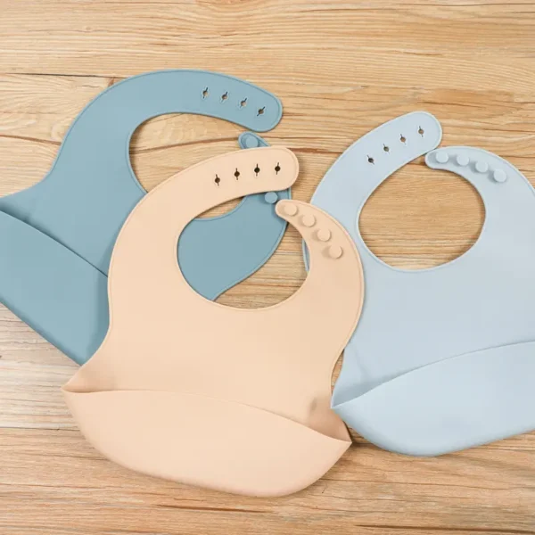 Lot 3 bavoirs en silicone (lavable) – Image 5